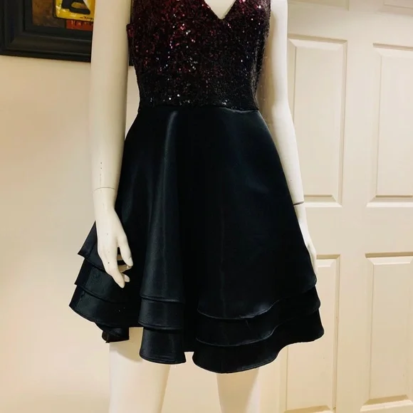 Brand New Black dress w Sequinned Red Top Size M - Picture 3 of 12